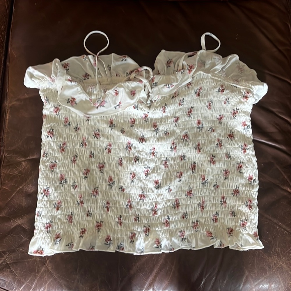 Super cute floral top